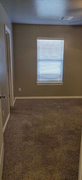 Building Photo - 207 Ashley Dr