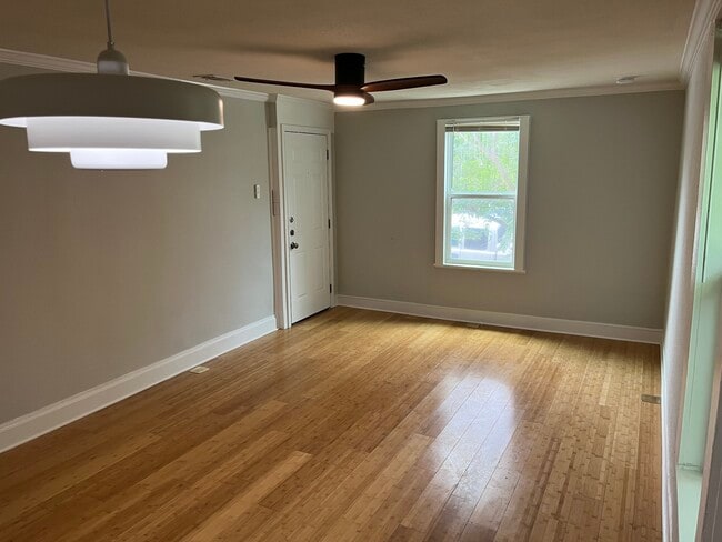 Building Photo - 1904 E 10th St