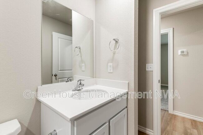 Building Photo - 2401 N Heritage Ranch Dr