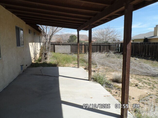 Building Photo - 3 Bedrooms, 1.75 Bathrooms, Approx. 1542 sq. ft., 2 Car Garage, Covered Patio, Large Fenced Corne...