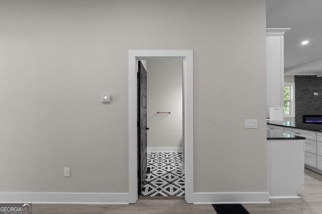 Building Photo - 1331 Diamond Ave SE