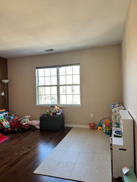 Bedroom 2 - 813 Deluca Rd