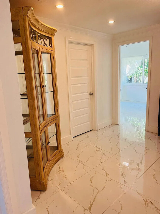 Building Photo - 16400 NW 82nd Ct