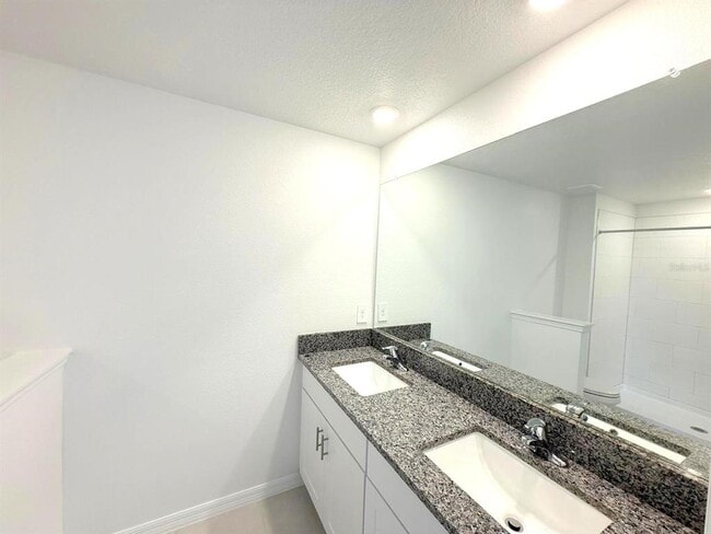 Building Photo - 32037 Spiceberry St