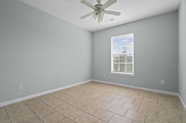 Building Photo - 535 3rd Loop Rd