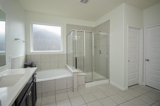 Building Photo - 22211 Weller Oaks Dr