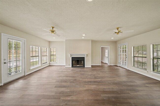 Building Photo - 8302 Braeburn Valley Dr