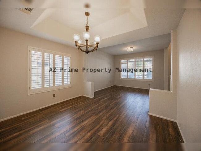 Building Photo - 873 W Tremaine Ave