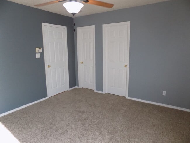 Building Photo - Beautiful 3 Bedroom 2 Bathroom Home Located in Ventana Ranch!!