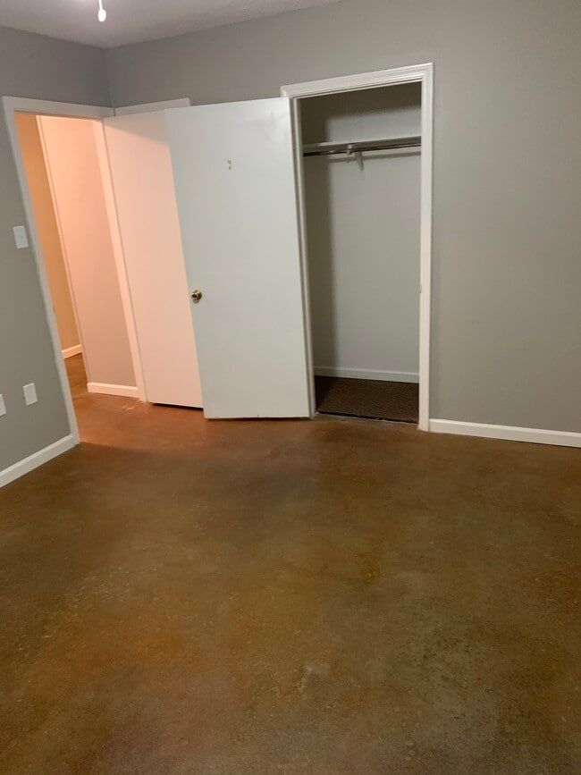 Building Photo - 1321 Bruce St