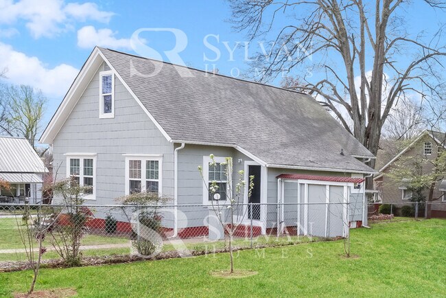 Building Photo - Cute, cozy and comfortable