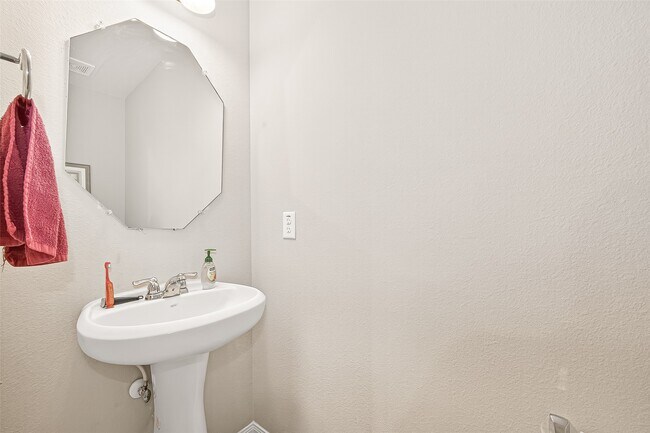 Building Photo - 20702 Sommerset Branch Ct