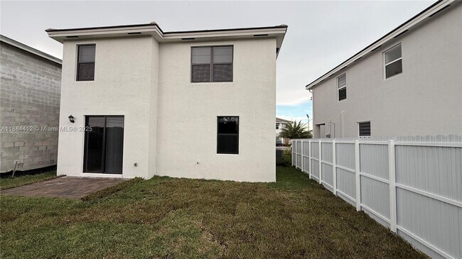 Building Photo - 1684 SE 7th Ct