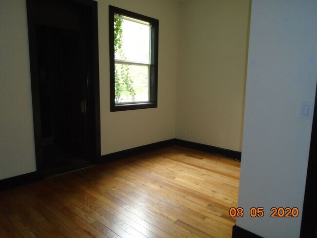 Building Photo - 420 W 13th St