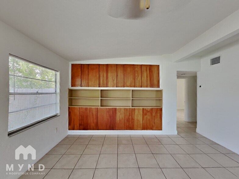 Building Photo - 7563 Meadowlawn Dr N