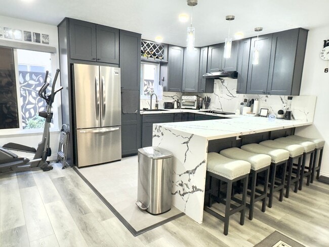 Building Photo - Upgraded One-Bedroom in Kensington