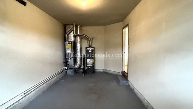 Building Photo - Bright, Spacious 3BR Home Near MAX – A/C, ...