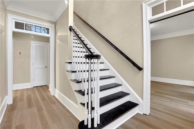 Building Photo - 2020 Oak Ln