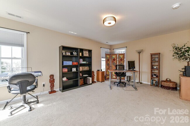 Building Photo - 10645 Castlehill Dr