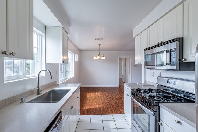 Building Photo - 8645 Hervey St