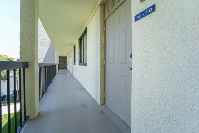 Building Photo - 1605 S US Hwy 1