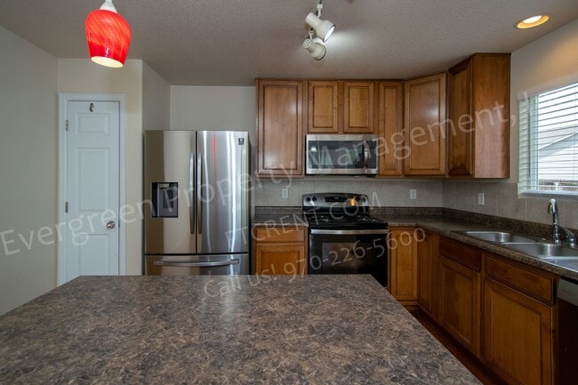 Building Photo - 2214 Bow Side Dr