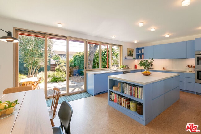 Building Photo - 5676 Hub St