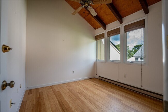 Building Photo - 50 Pines Dr