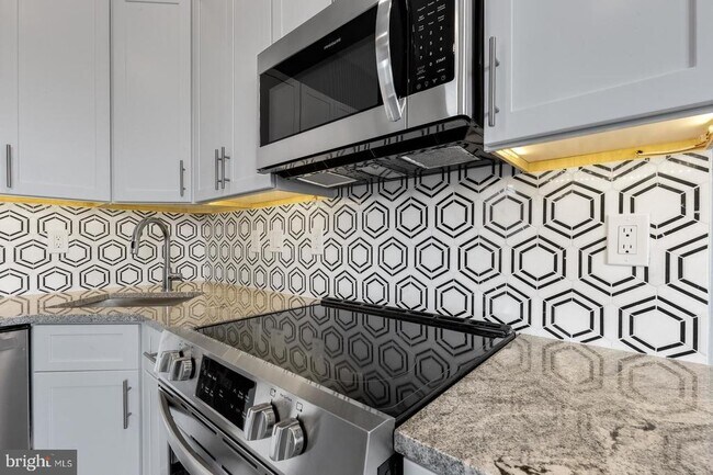 Building Photo - 2119 N Front St