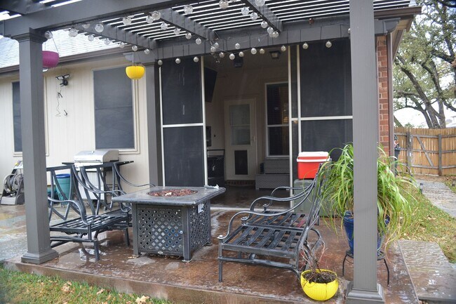 Building Photo - Gorgeous Corner Lot w/ Solar Panels