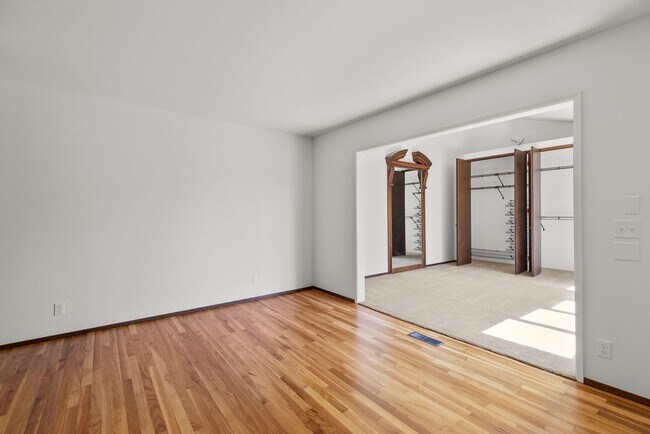 Building Photo - 3 bedroom 2 bath