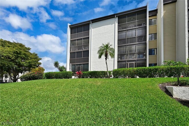 Building Photo - 4821 S Landings Dr