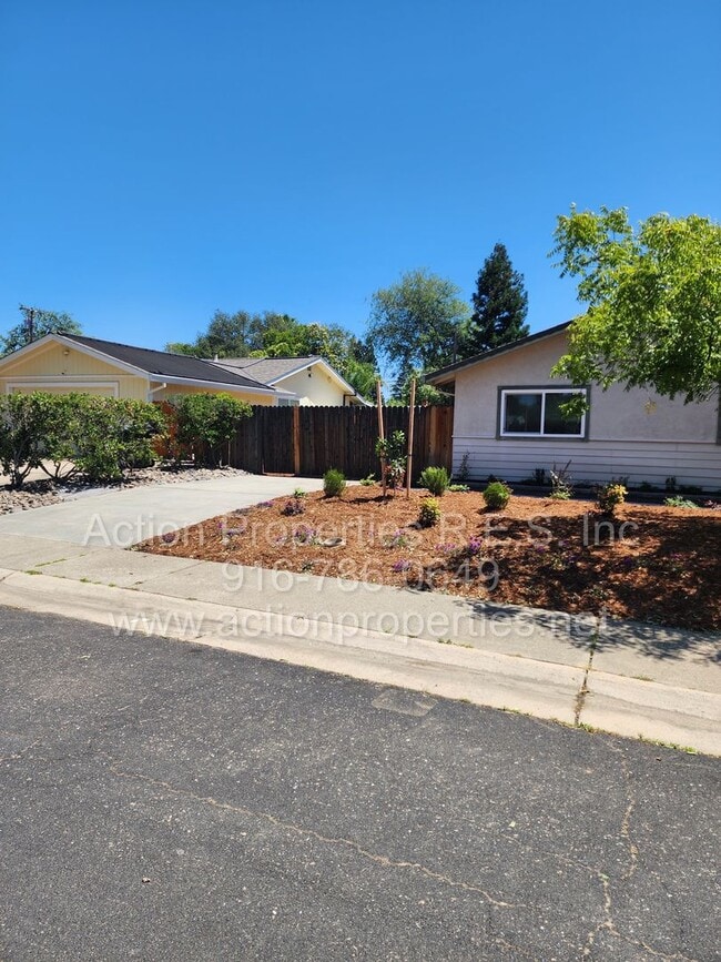 Building Photo - Action Properties R.E.S.- Central Roseville, R.V. Access, 3 Bedroom, Large Patio & Rear Yard, Nea...