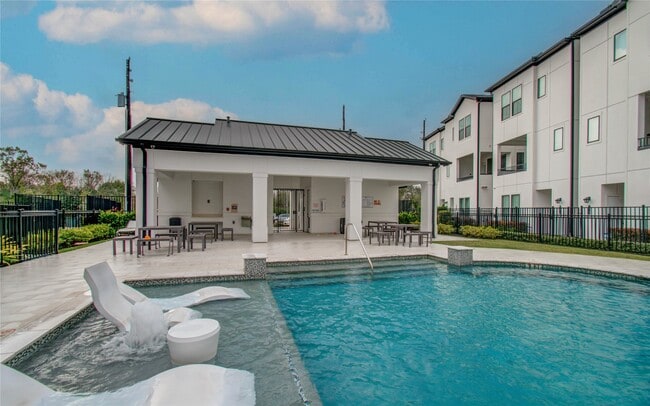 Building Photo - 2810 Grand Fountains Dr