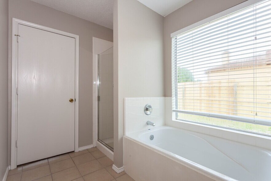 Building Photo - 1100 Greenbend Dr