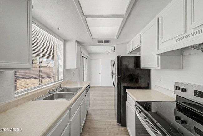 Building Photo - 10719 W Vista Ave