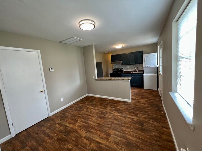 Building Photo - 767 Tanglewood St