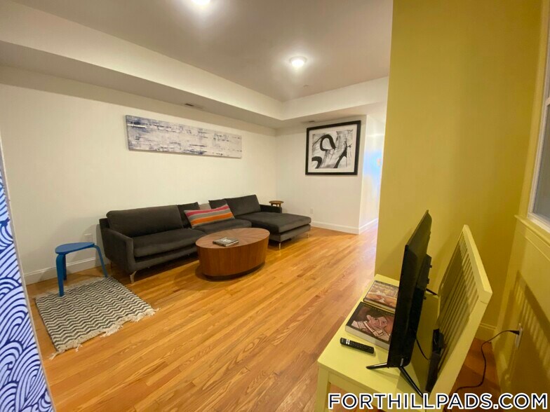 Building Photo - 48 Guild St