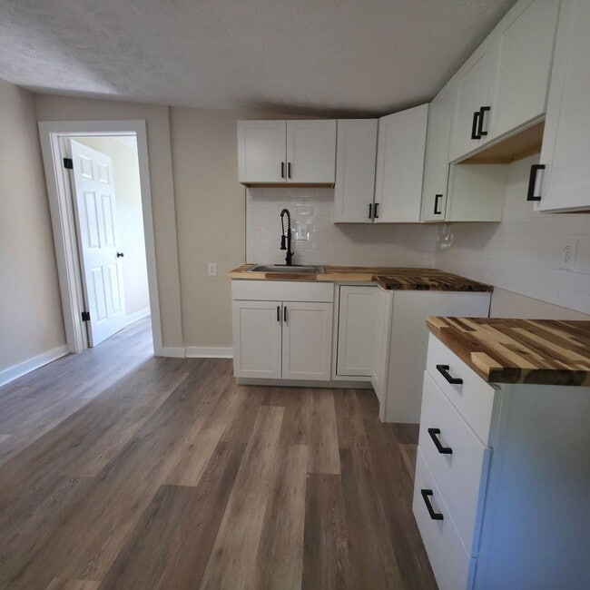 Building Photo - Single Family Ranch 2 beds 1 bath FOR RENT!