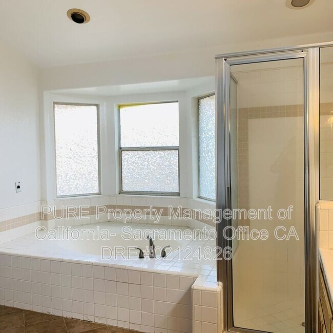 Building Photo - 5004 Hidden Meadow Way