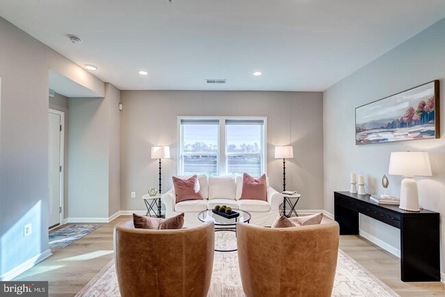 Building Photo - 44848 Tiverton Sq