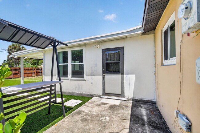 Building Photo - 907 Wright Dr