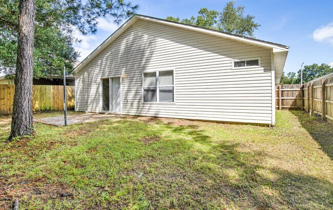 Building Photo - 3 bed 2 bath home off Olive Rd