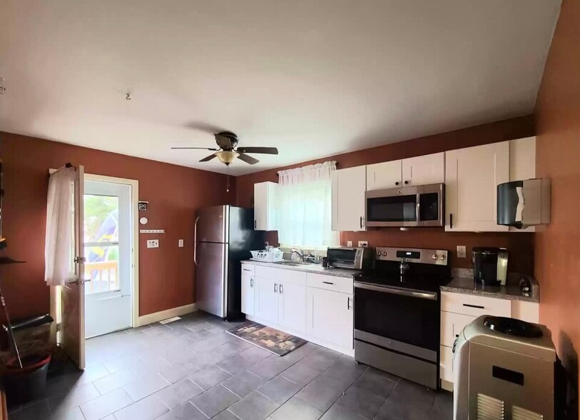 Building Photo - 210 Carr Ave