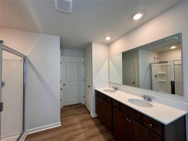 Building Photo - 24 Berryville Dr