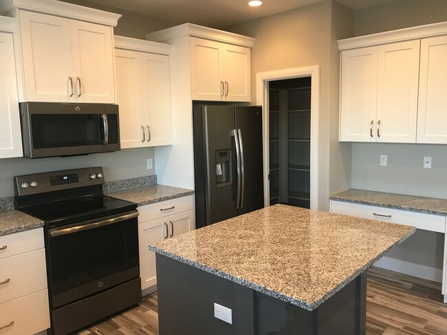 Building Photo - Very nice Townhouse in Santa Clara, with a...