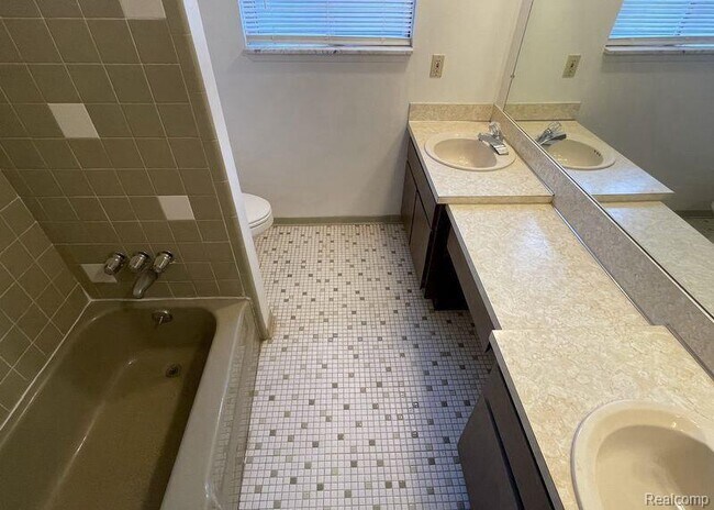 Building Photo - 34660 MacDonald Dr