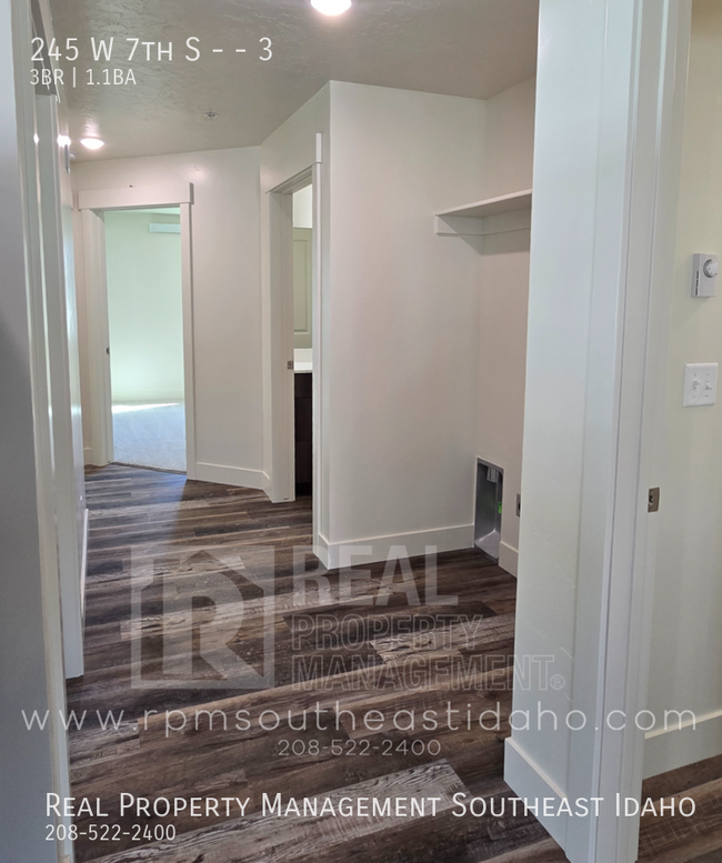 Building Photo - 245 W 7th S