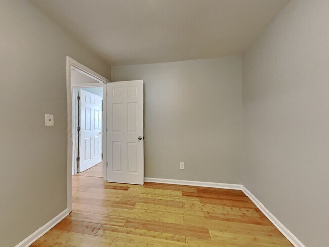 Building Photo - Charming 3-Bed, 2-Bath Home in Blue Springs with Garage