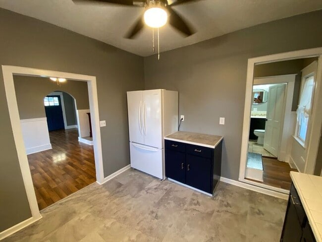 Building Photo - 1017 Elm St NW